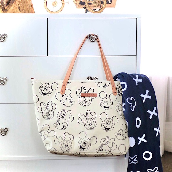 🆕 NWT Chic Love XO, White & Navy Blue Knit Throw Blanket, 30’’x 40’’ (New) - Picture 5 of 7